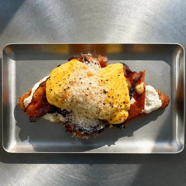 HEYDAY EGGS CROISSANT.